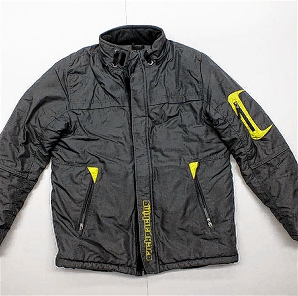 Schlägerei am Bahnhof: Täter büßt Jacke ein