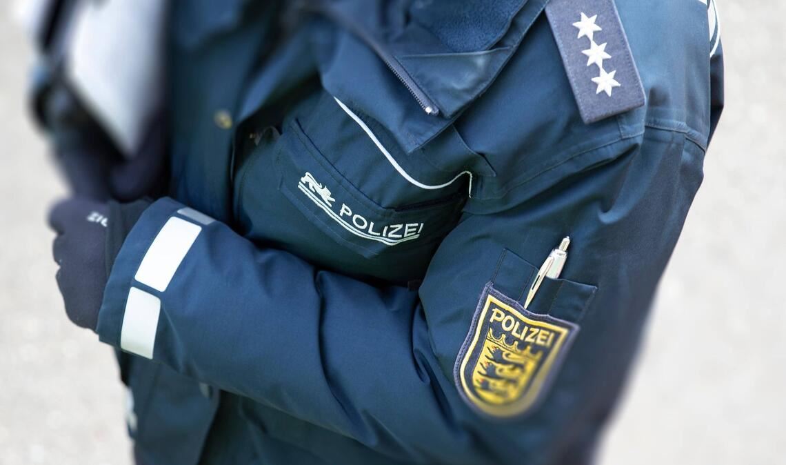 Die Bundespolizei hat einen wegen mehreren Verbrechen gesuchten Mann in der Nähe der Landesgrenze in Weil am Rhein festgenommen. (Symbolbild)