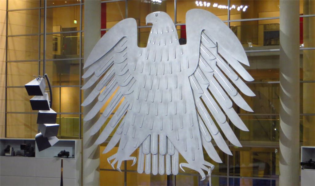 Die Bundesregierung hat heute ein Entlastungspaket beschlossen, das eine Senkung der Energiesteuer, steuerfreie Prämien und Reformen der Krankenversicherung umfasst.