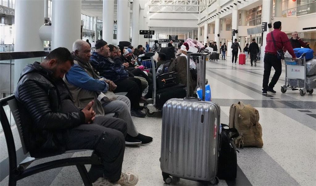 Die Bundesregierung sieht vor allem die Reiseveranstalter und Fluglinien in der Pflicht, im Nahen Osten gestrandete Urlauber zurückzubringen