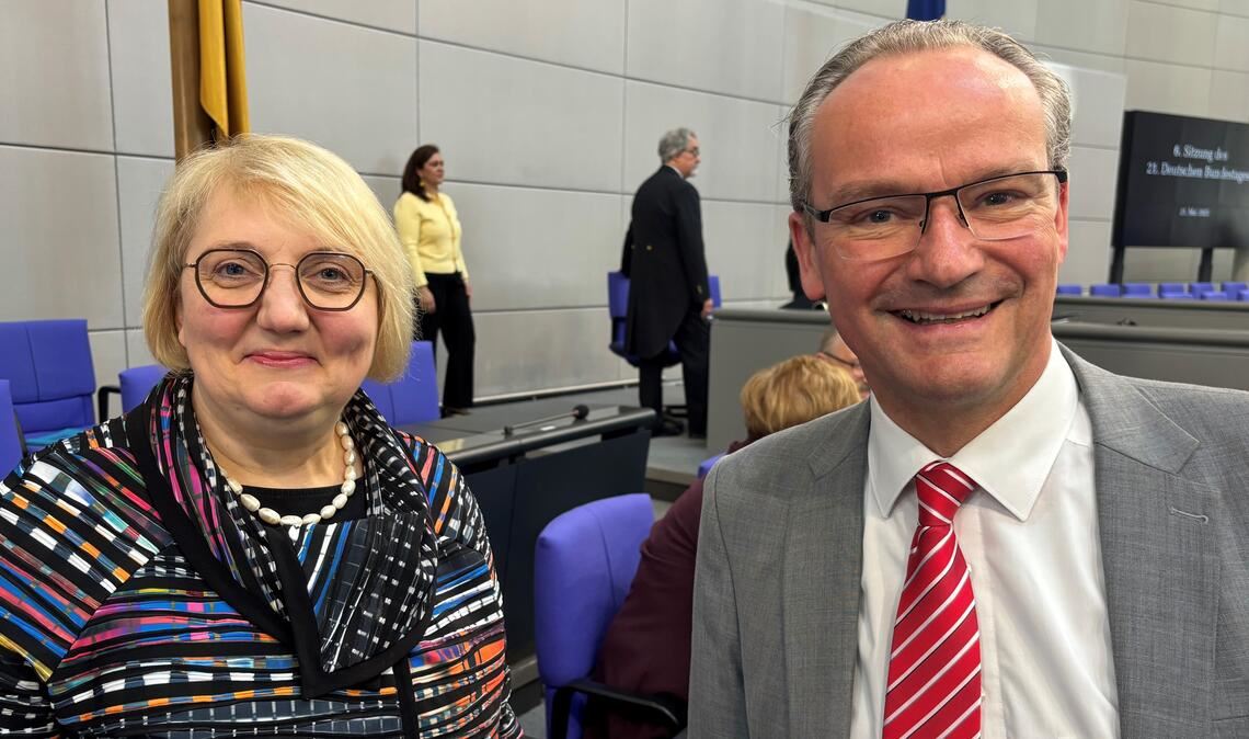 Die Bundestagsabgeordneten Katja Mast (SPD) und Gunther Krichbaum (CDU) sitzen wegen ihrer neuen Jobs im Bundestag jetzt mit auf der Regierungsbank. Foto: Steven Vangermain