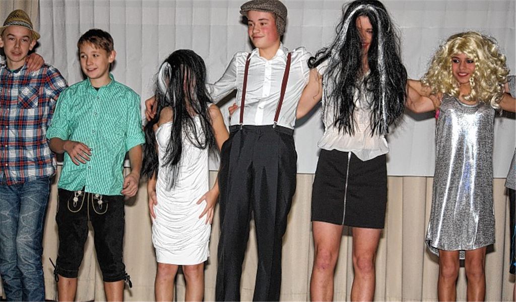 Fußballer stellen vielfältige Talente unter Beweis