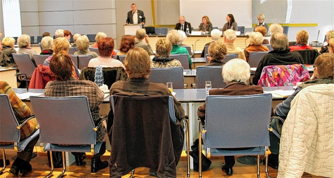 Die Chancen und Fallen im weltweiten Netz: Verbraucherkonferenz im Landratsamt.