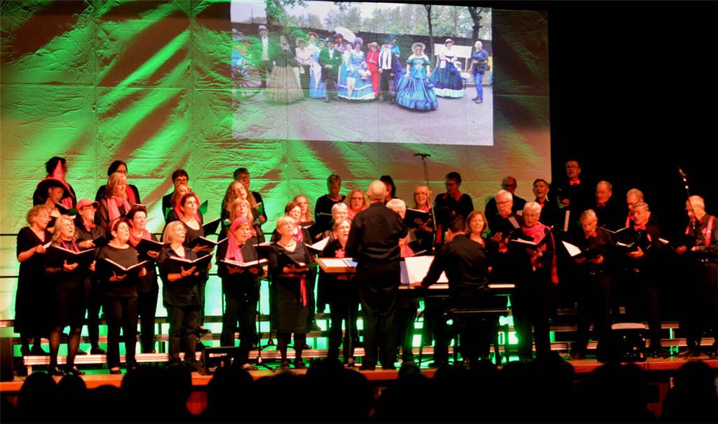 Die Chöre von Eintracht Illingen wecken mit ihren Liedern auch Erinnerungen an vergangene Veranstaltungen. Fotos: Stahlfeld