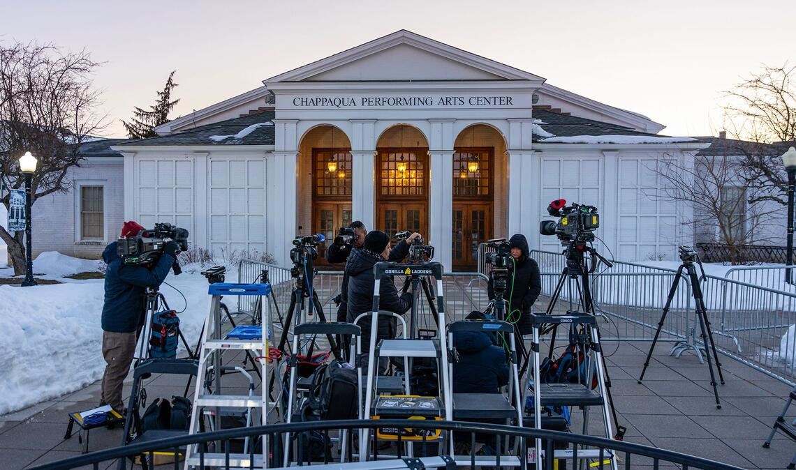 Die Clintons sagten hinter verschlossenen Türen im Chappaqua Performing Arts Center zum Skandal um Sexualstraftäter Epstein aus.