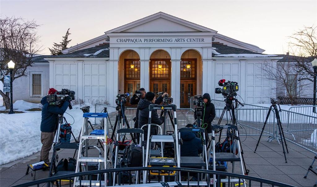 Die Clintons sagten hinter verschlossenen Türen im Chappaqua Performing Arts Center zum Skandal um Sexualstraftäter Epstein aus.