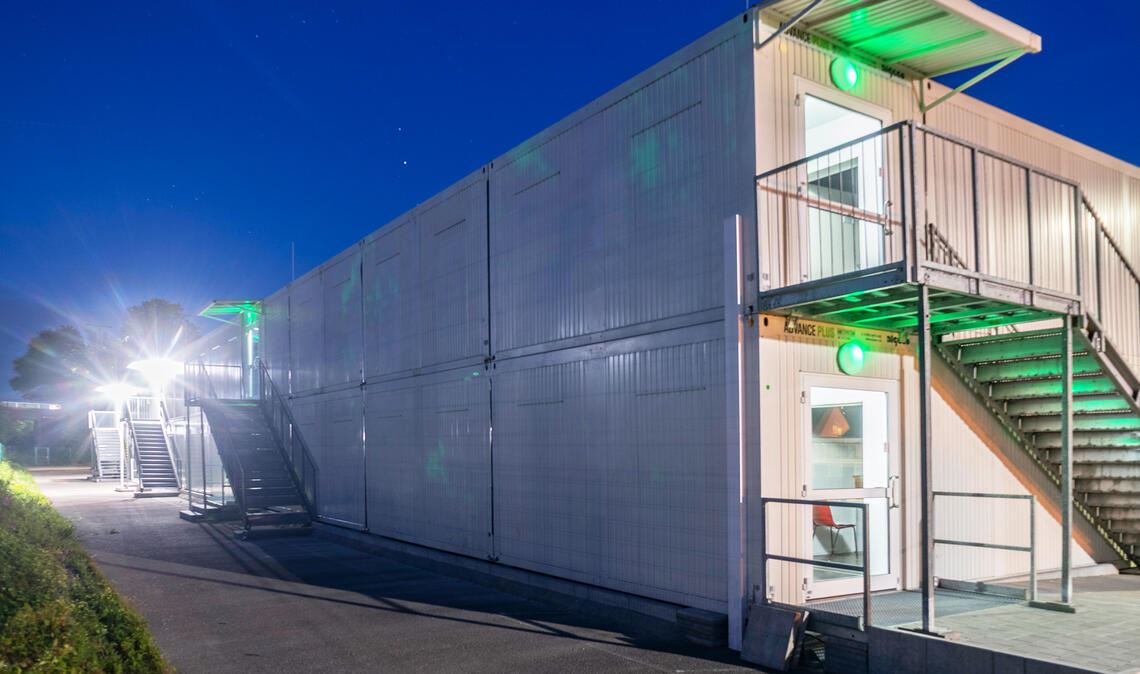 Die Container-Unterkunft am Bahnhof Mühlacker steht immer noch leer. Foto: Fotomoment