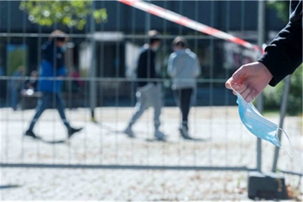 Die Corona-Zahlen steigen in der Region weiter deutlich an. Auch an den Schulen, wo im Unterricht am Platz keine Maskenpflicht mehr herrscht, gibt es verstärkt Infizierte. Symbolfoto: Archiv