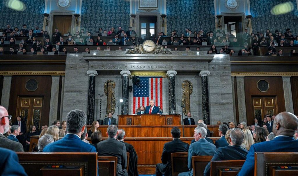 Die Demokraten gehen hart ins Gericht mit dem US-Präsidenten, der in seiner Rede zur Lage der Nation viel Lob für die eigene Linie übrig hatte.