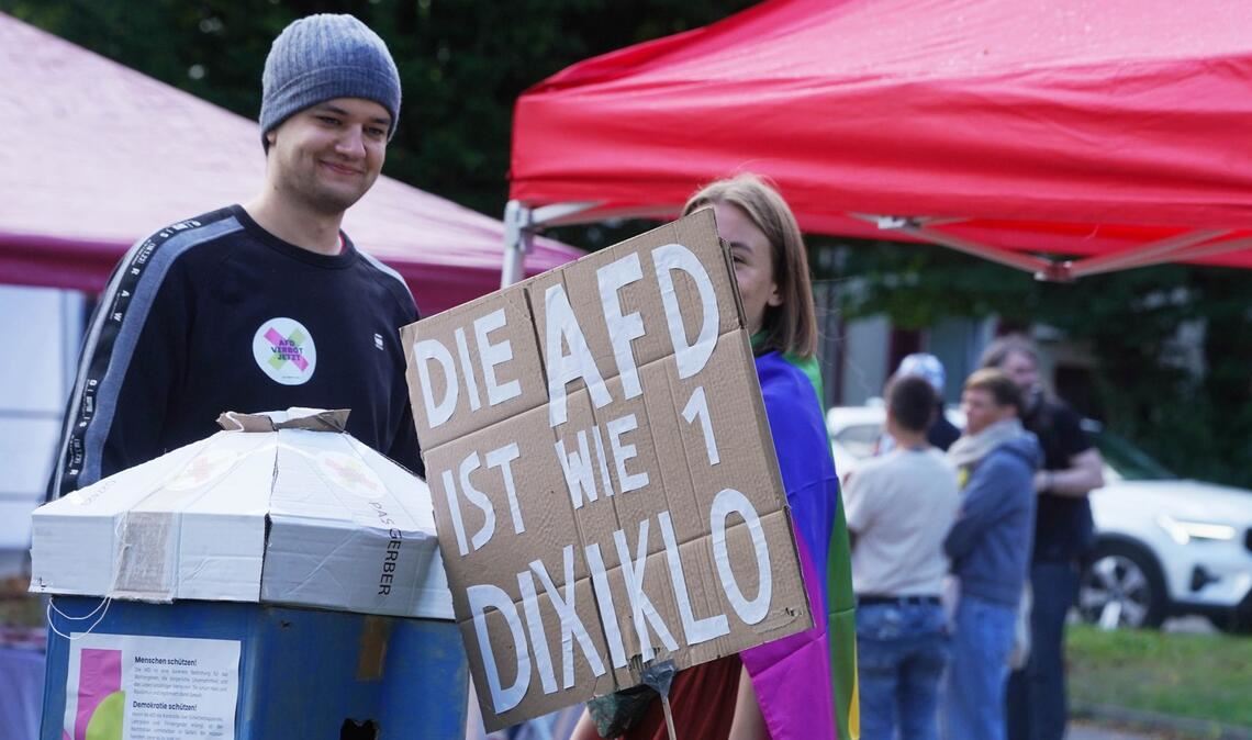 Die Demonstranten haben bezüglich der AfD eine klare Meinung.