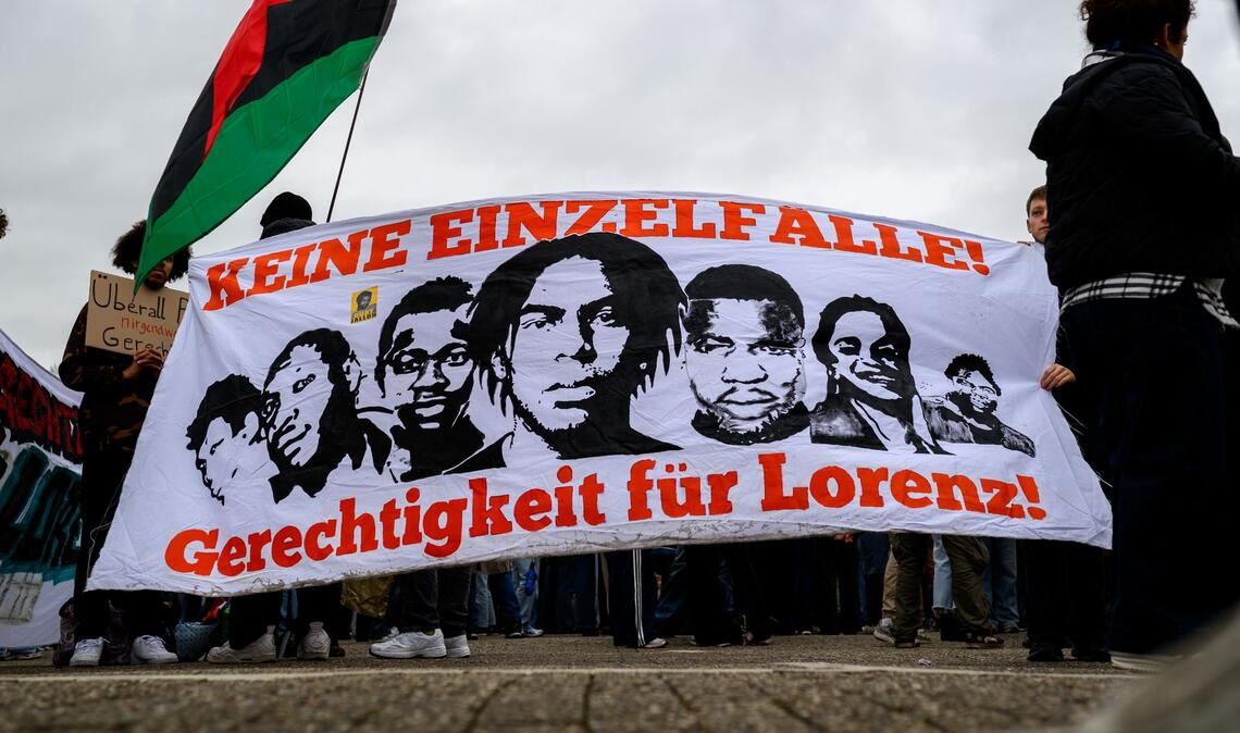 Die Demonstration fand fast auf den Tag genau ein Jahr nach den tödlichen Polizeischüssen statt.