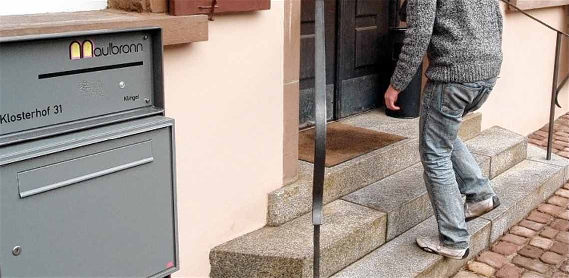 Die Denkmalschützer haben grünes Licht für eine Rampe am Maulbronner Rathauseingang gegeben, die wegen der Lage des Gebäudes mitten im Weltkulturerbe wesentlich teurer wird, als eine einfache Lösung. Die Verwaltung wird vor ihrer Türe mindestens 35000 Euro verbauen. 