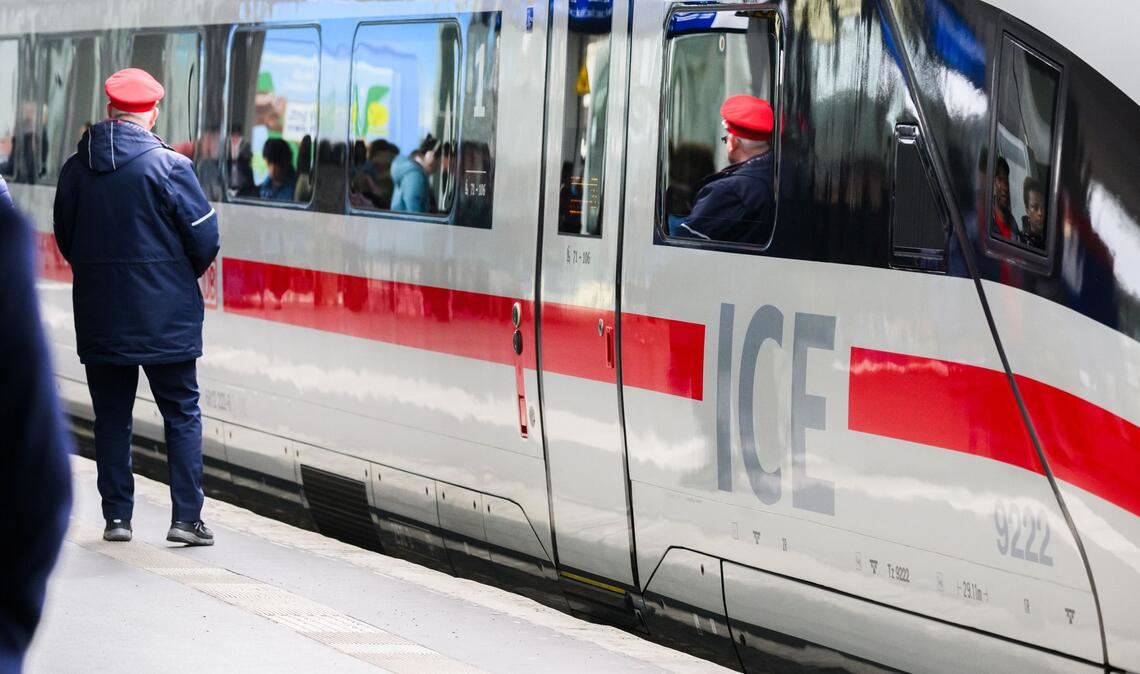 Die Deutsche Bahn hat in der laufenden Tarifrunde mit der GDL ein erstes Angebot vorgelegt. (Symbolbild)
