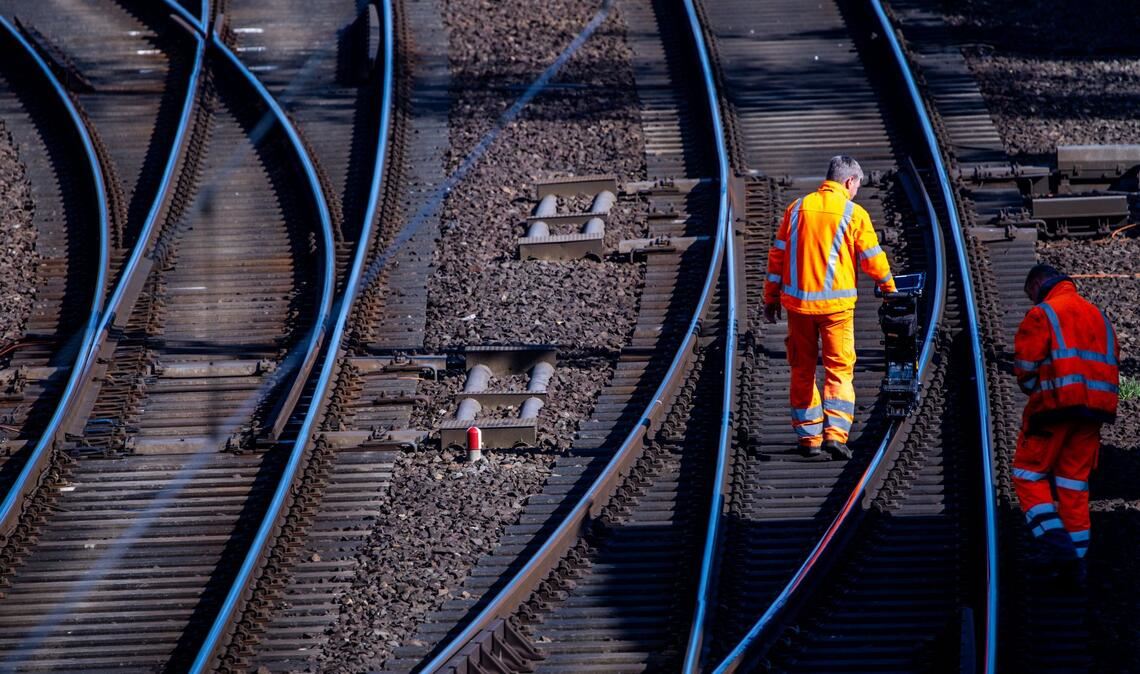 Die Deutsche Bahn will mit "grünem" Stahl auch ihren Weg zu Klimaneutralität vorantreiben. (Archivbild)