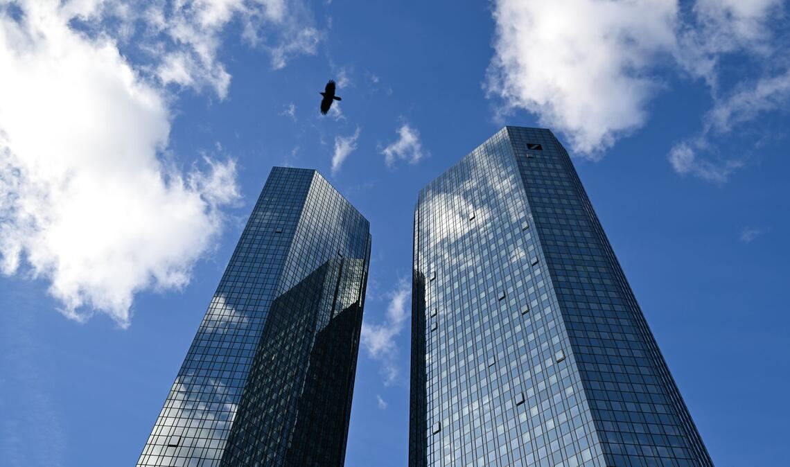 Die Deutsche Bank setzt auf KI, etwa um Kreditvergaben zu beschleunigen (Archivbild)