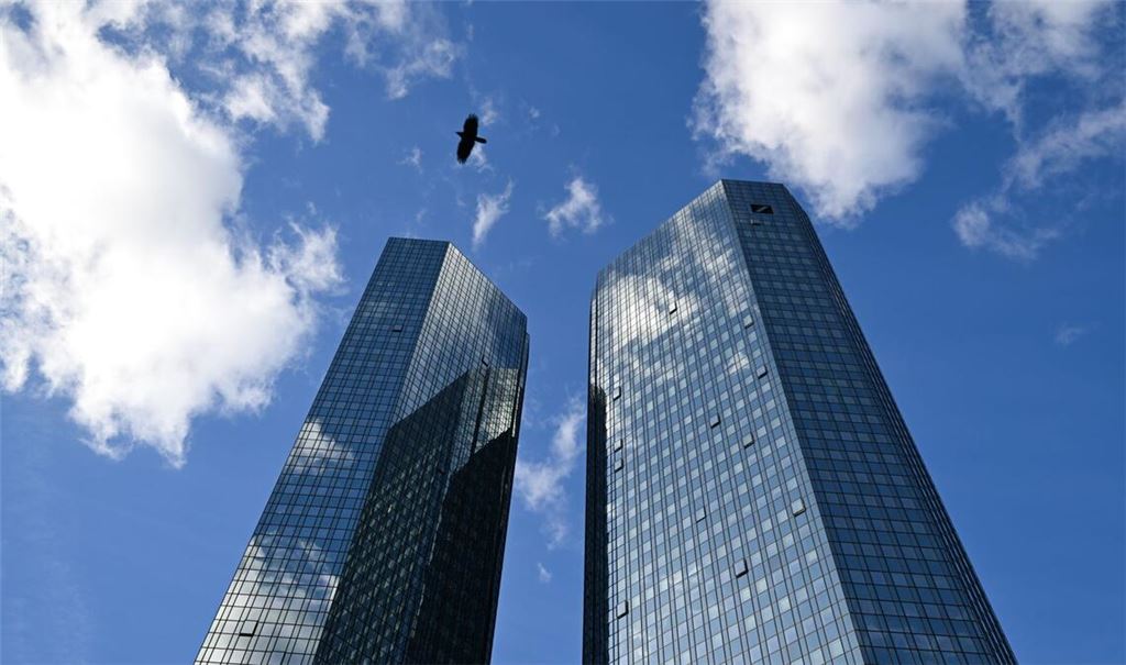 Die Deutsche Bank setzt auf KI, etwa um Kreditvergaben zu beschleunigen (Archivbild)