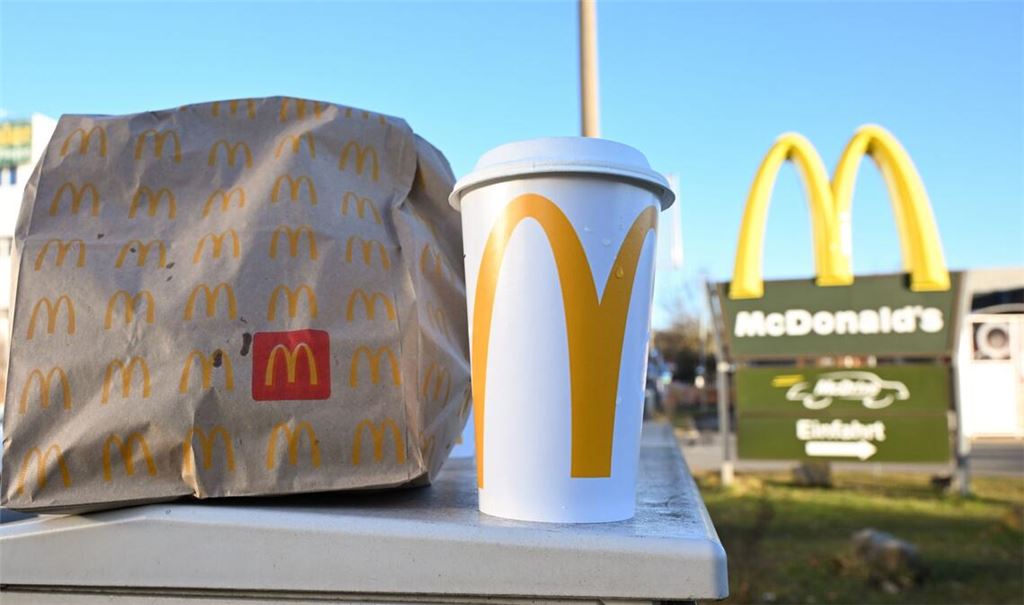 Die Deutsche Umwelthilfe verklagt die Burgerkette McDonald's mit dem Vorwurf des "Greenwashing". (Archiv)