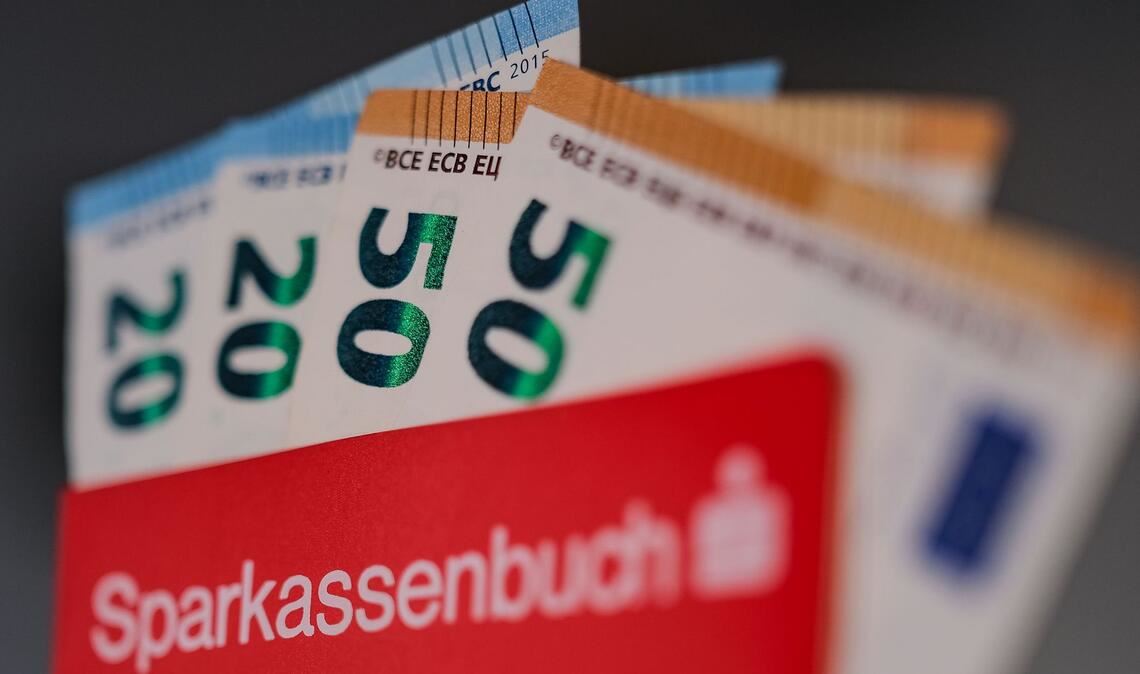 Die Deutschen sind berühmt für ihre Sparsamkeit. Anleger in anderen Ländern machen aber mehr aus ihrem Geld. (Symbolbild)