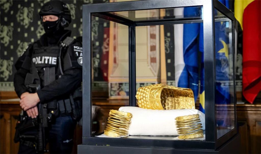 Die Diebe stahlen auch diesen Goldhelm. (Archivbild)