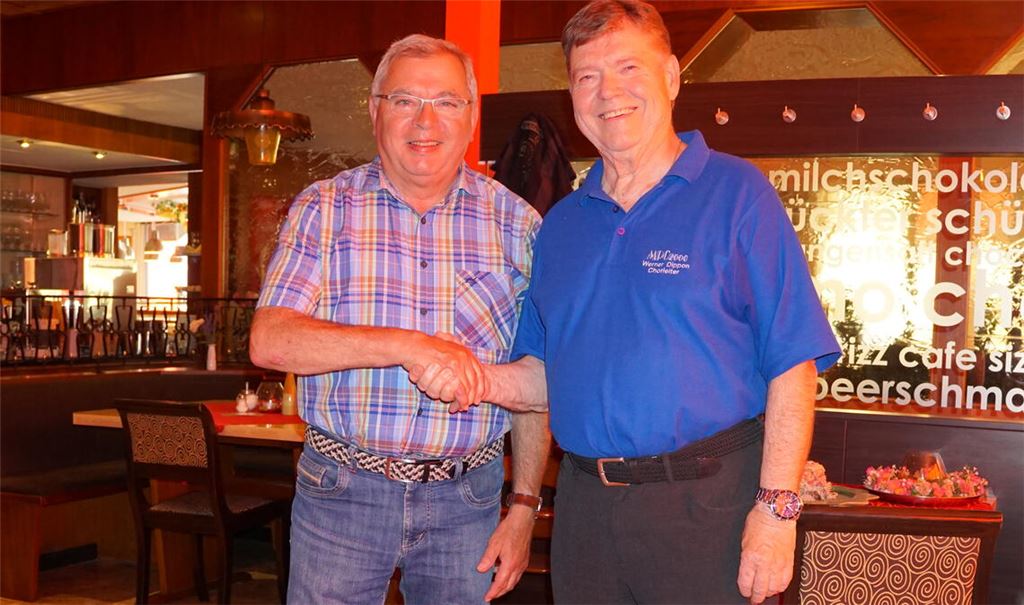 Die Dirigenten Manfred Dannecker (li.) und Werner Dippon machen gemeinsame Sache bei einem Benefizkonzert. Foto: Bastian
