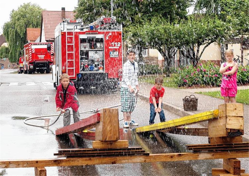 Die Dorfjugend hat ihren Spaß beim Tag der offenen Tür in Zaisersweiher.