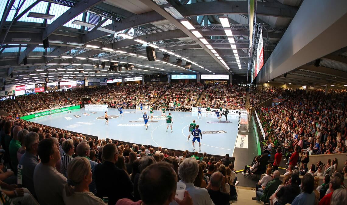 Die EWS-Arena war mit 5600 Zuschauern ausverkauft.