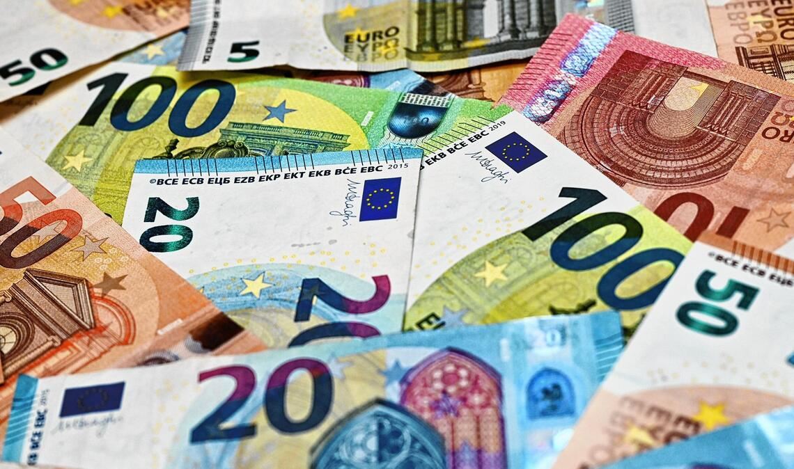 Die EZB hebt erstmals seit 2023 den Leitzins an.