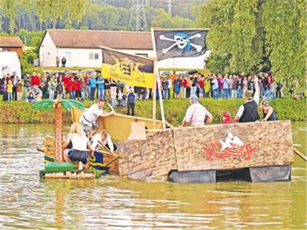Die Edelleute von der Löffelstelz können den Wullesee-Schatz gegen die Wullesee- und Enzpiraten verteidigen. Viel Gaudi gibts für die Besucher beim Wulleseefest.Foto: Appich