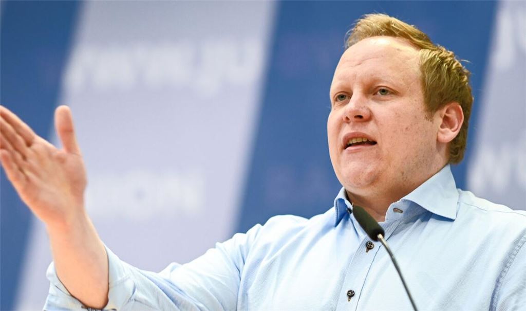 Die Ehe zwischen Tilman Kuban und seiner Frau Dominique Emerich ist am Ende. Im Zuge der Streitigkeiten soll ein Ermittlungsverfahren gegen den Abgeordneten eingeleitet worden sein.