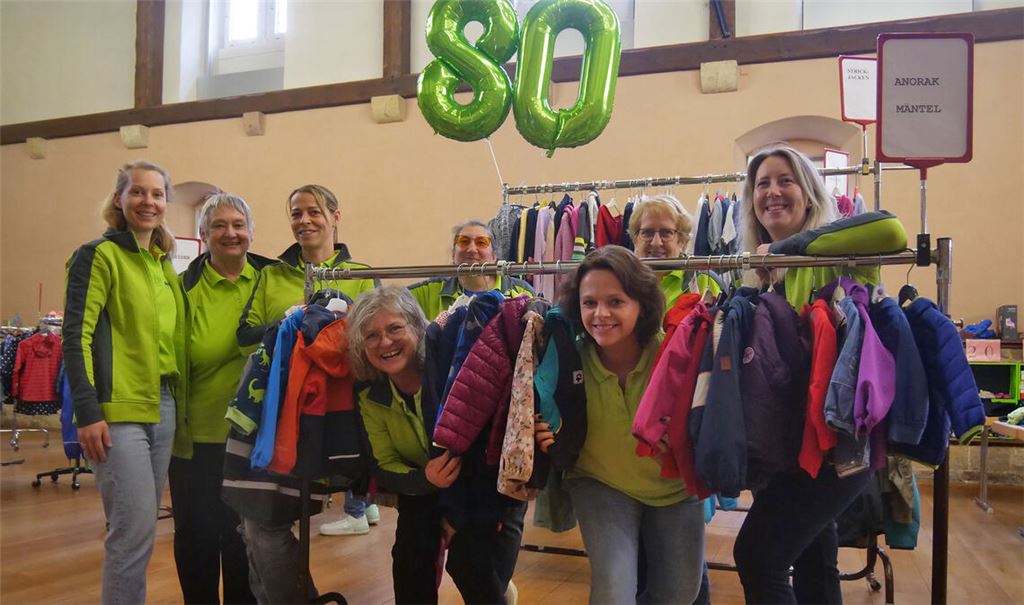 Die Ehrenamtlichen der Initiative Second-Hand-Basar in Maulbronn haben am Samstag die 80. Auflage ihres Basars gefeiert. Foto: Friedrich