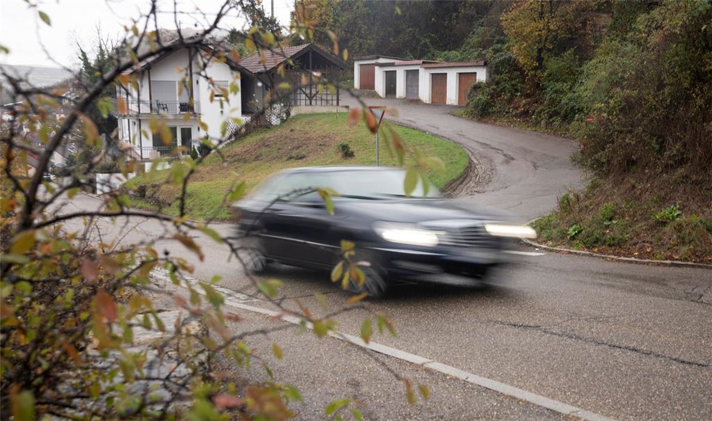 Die Einmündung in die Höhenstraße von der Ötisheimer Steige aus. Foto: Fotomoment