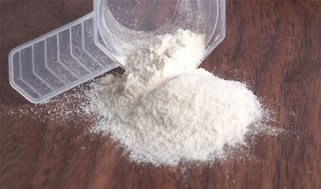 Die Einnahme von etwa fünf bis zehn Gramm an purem Koffein, was grob ein bis zwei Teelöffeln entspricht, ist lebensgefährlich.