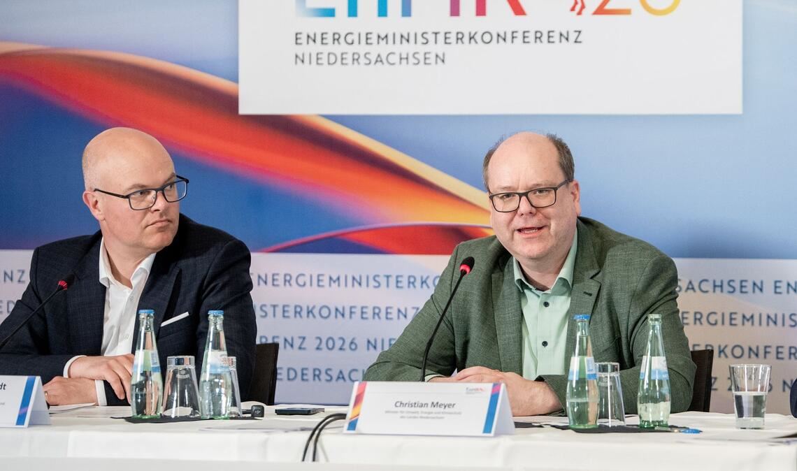 Die Energieminister von Schleswig-Holstein und Niedersachsen, Tobias Goldschmidt (l.) und Christian Meyer (beide Grüne), sehen die Energiewende-Reformpläne der Bundesregierung kritisch.