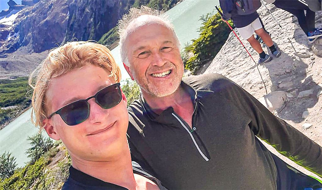 Die Enzberger Malte und Thomas Stüber am Ziel in Feuerland. Foto: Archiv