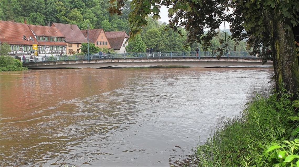 Die Enzbrücke am 1. Juni.