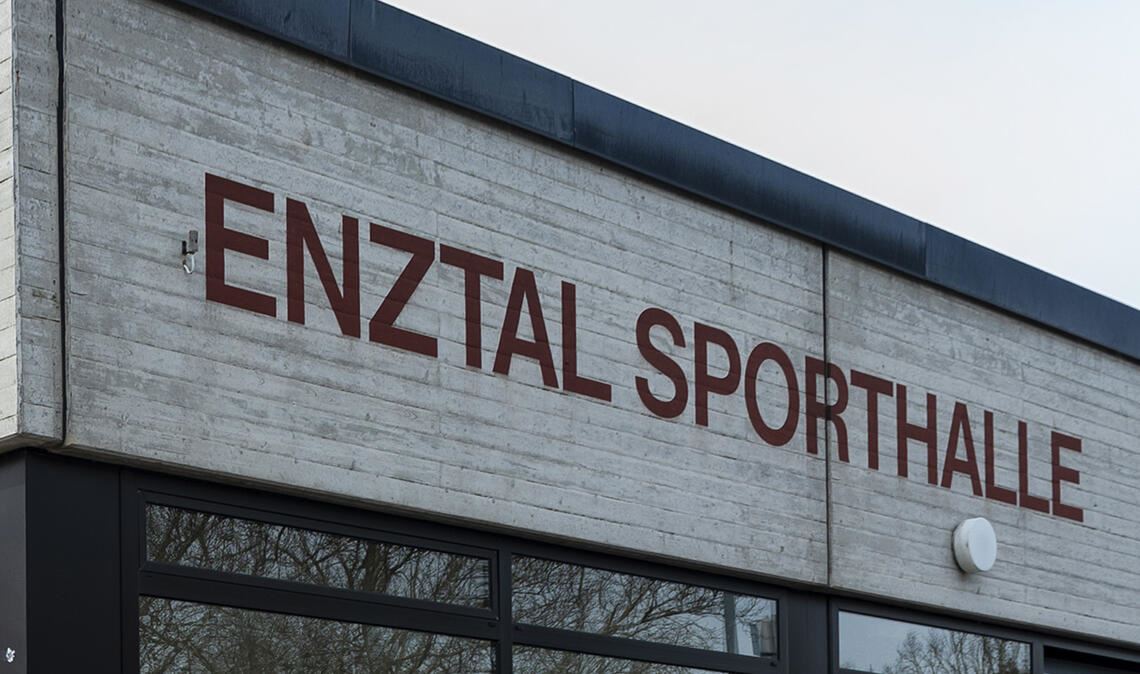 Die Enztal-Sporthalle muss saniert werden. Jetzt gibt es eine neue Option auf Zuschüsse. Foto: Archiv