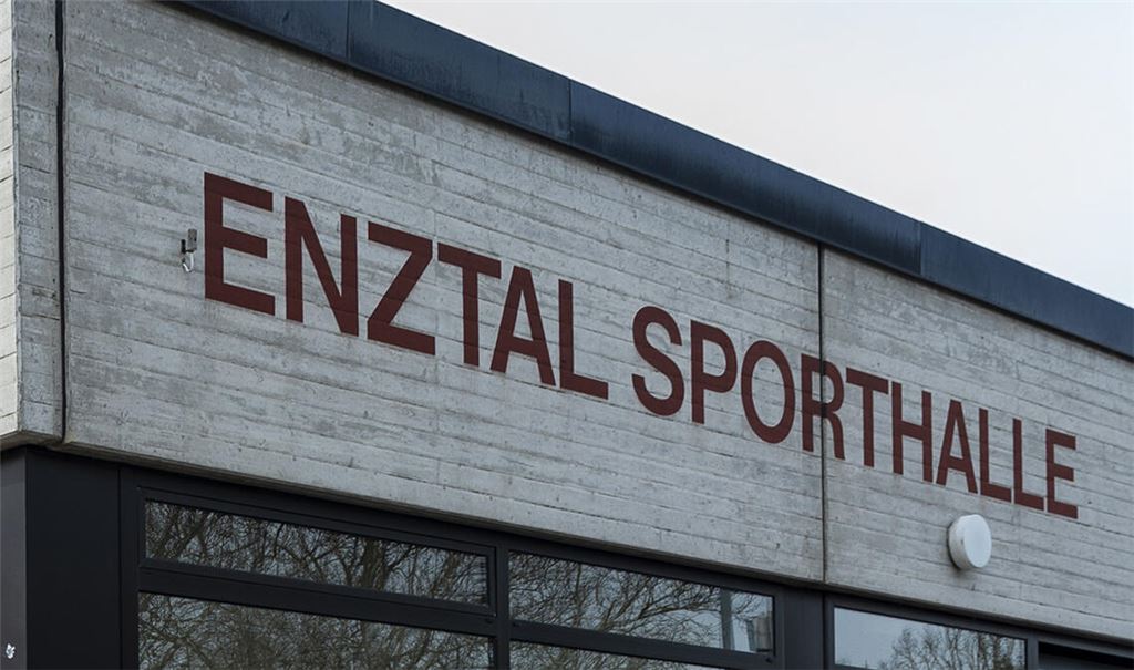 Die Enztal-Sporthalle muss saniert werden. Jetzt gibt es eine neue Option auf Zuschüsse. Foto: Archiv