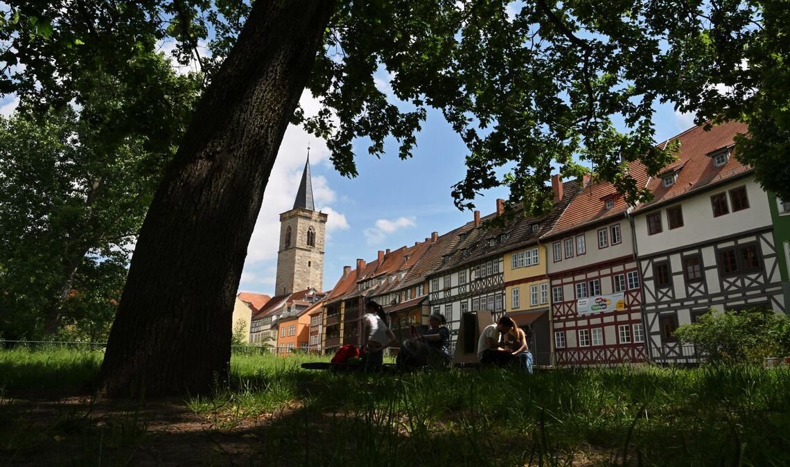 Die Erfurter Krämerbrücke gehört zu den Touristen-Attraktionen in Thüringens Landeshauptstadt. (Archivbild)