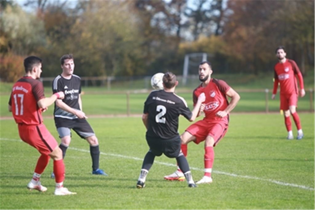 Die Ergebnisse haben in den letzen Spielen – hier gegen die SG Ölbronn-Dürrn II – nicht gestimmt, dafür hat die TSV-Truppe Einsatzwillen gezeigt. Foto: Huber