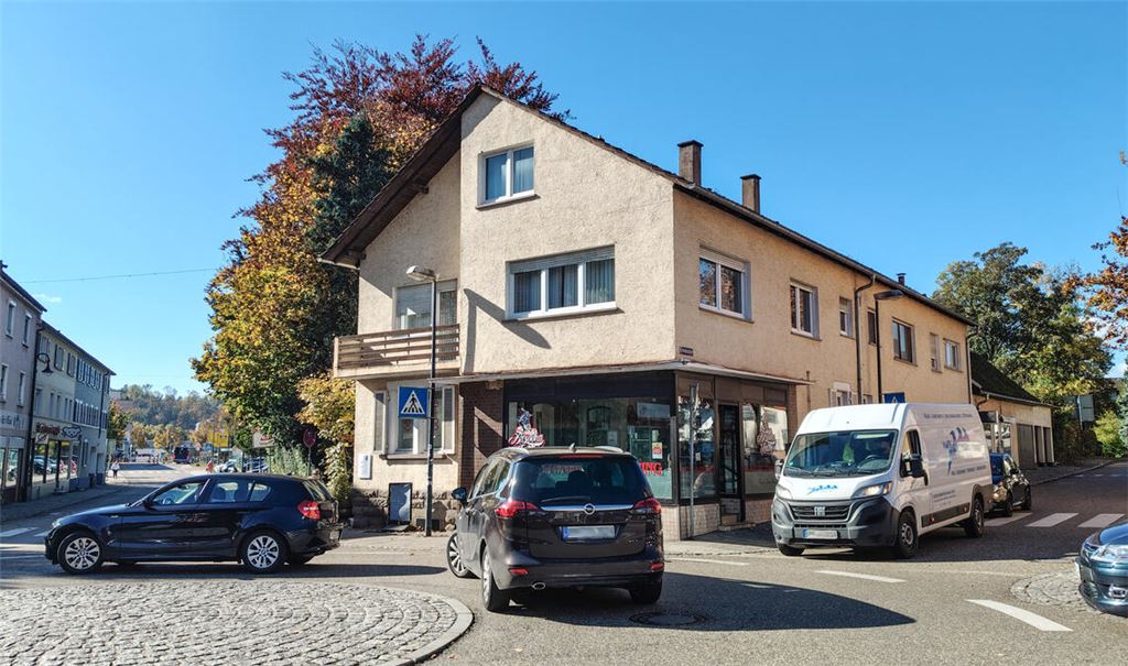 Die Erlenbachstraße 1 wird überplant – mit einem Heim für psychisch Kranke. Fotos: Deeg