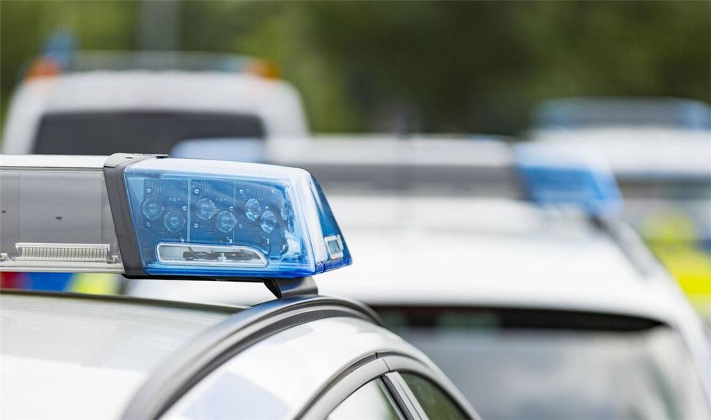 Die Ermittlungen dauern an und die Polizei sucht nach Zeugen. (Symbolbild)