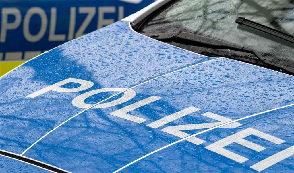 Die Ermittlungen der Polizei dauern an. (Symbolbild)