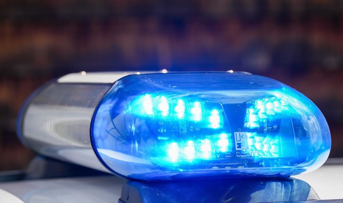Die Ermittlungen der Polizei dauern an. (Symbolbild)