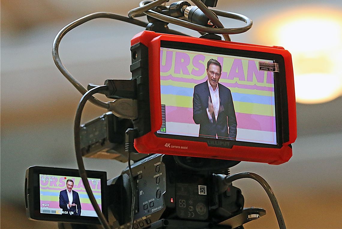 Die FDP streamt ihren Neujahrsempfang live aus dem Ameliussaal. Neben Christian Lindner (li.) werben Dr. Hans-Ulrich Rülke (re. oben) und Professor Dr. Erik Schweickert für liberale Politik. Fotos: Hansen
