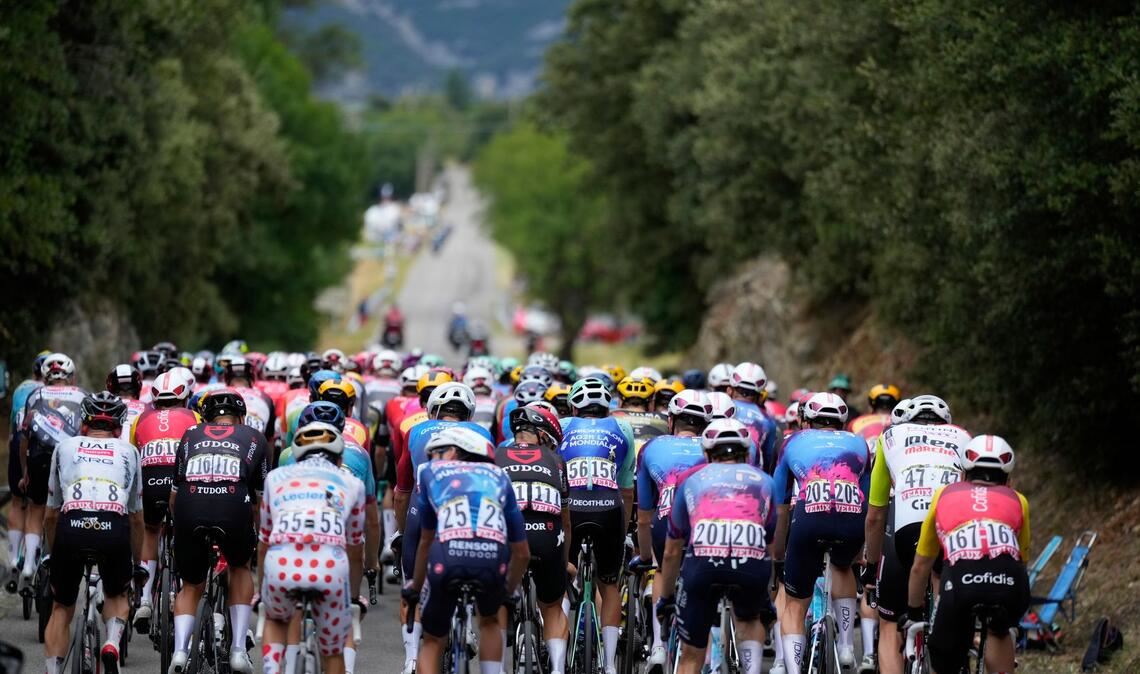 Die Fahrer auf der 17. Etappe der Tour de France auf dem Weg nach Valence.