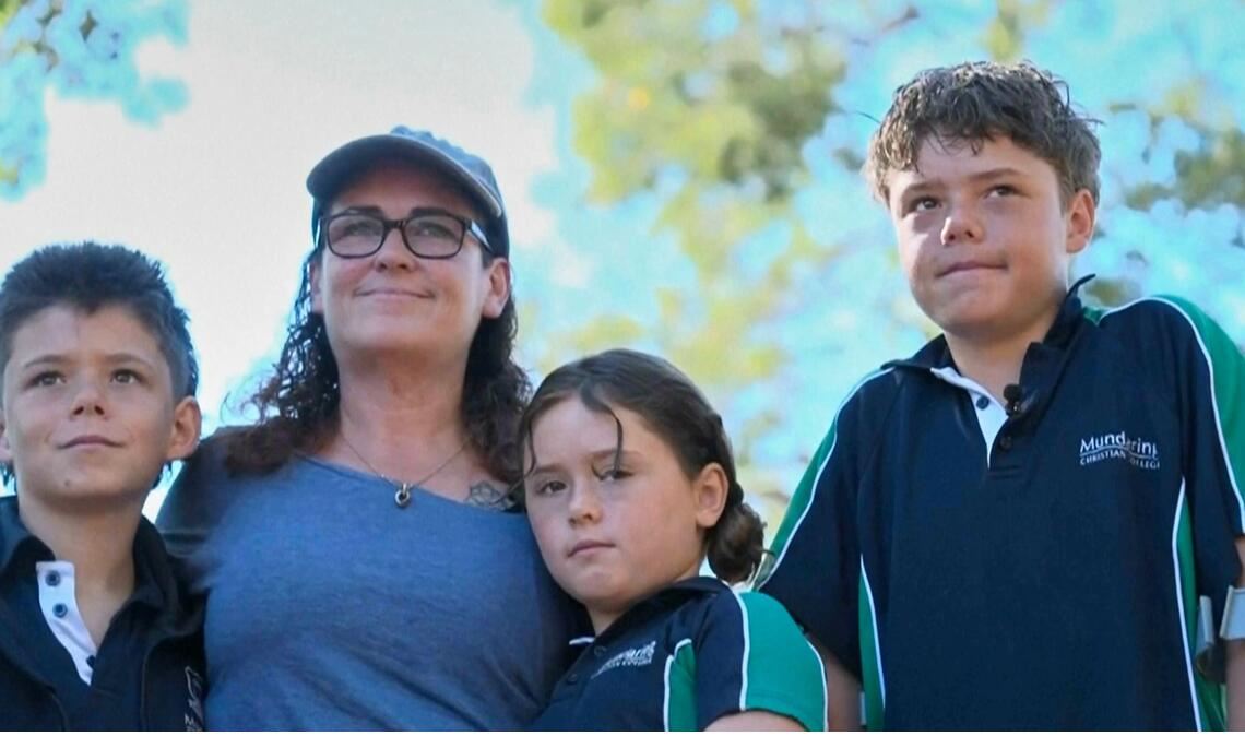 Die Familie war während eines Urlaubs in Quindalup durch starken Wind auf das offene Meer hinausgetrieben worden.