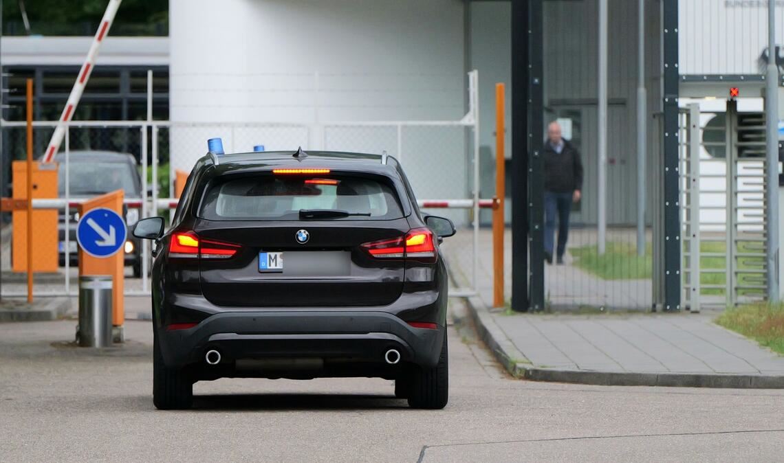 Die Festgenommenen wurden aus München zum Bundesgerichtshof nach Karlsruhe gebracht.