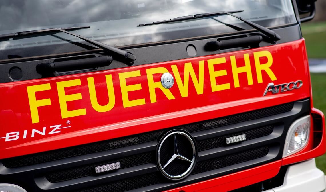 Die Feuerwehr barg den Toten aus dem Auto. (Symbolbild)