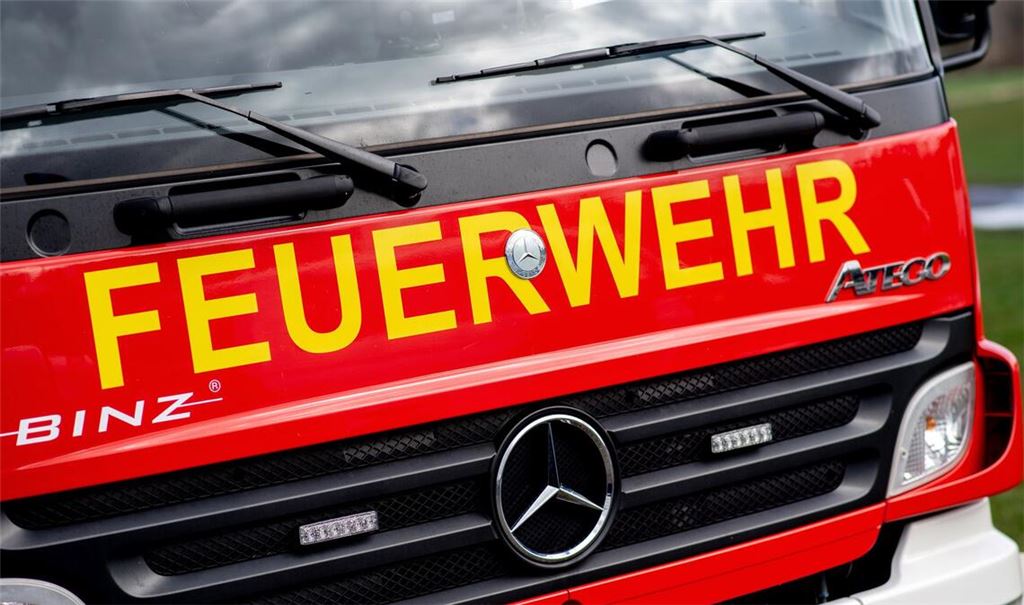 Die Feuerwehr barg den Toten aus dem Auto. (Symbolbild)
