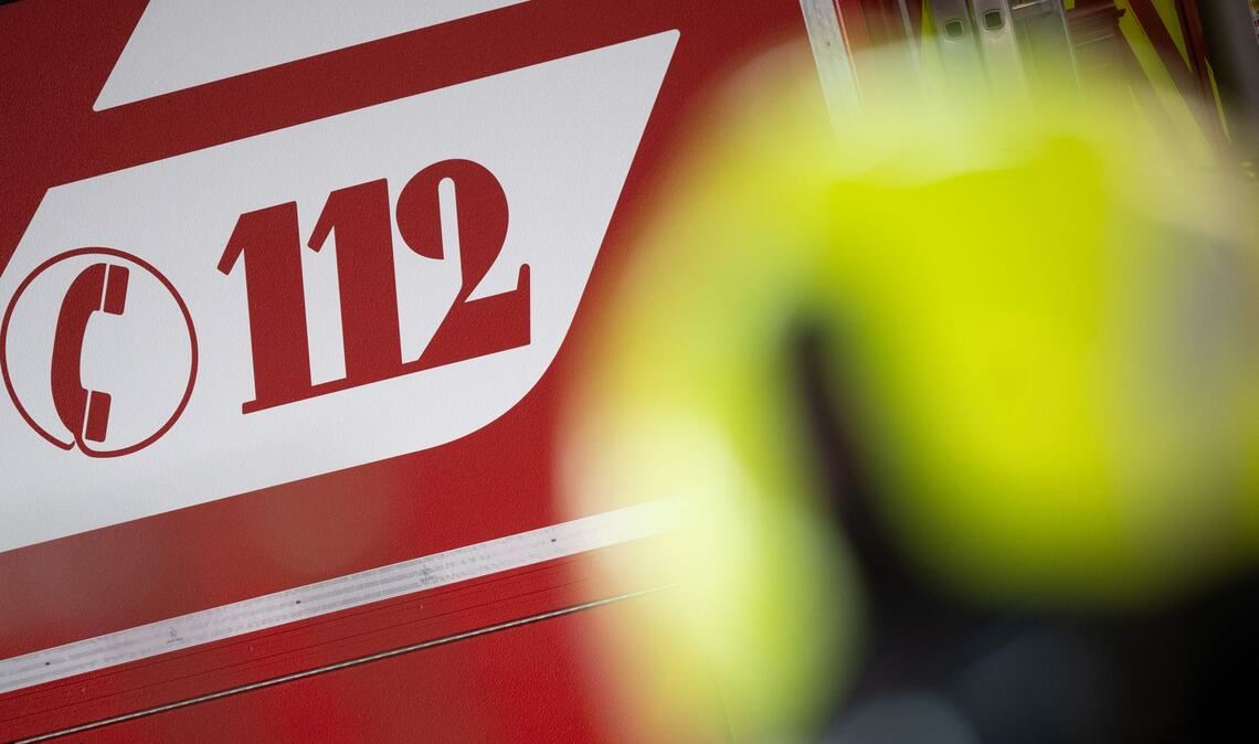 Die Feuerwehr befindet sich wegen des Feuers in dem Wellnessbad in Niedernhall im Großeinsatz. (Symbolbild)